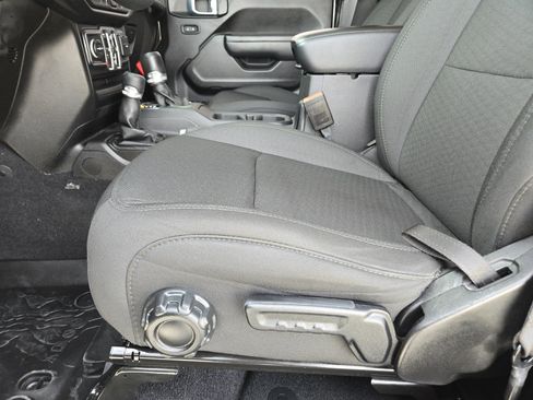 Used 2022 Jeep Wrangler Unlimited Sport AWD/4WD image 25
