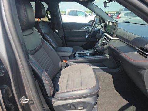 Used 2025 Ford Explorer ST-Line w/ ST-Line Street Pack AWD/4WD image 12