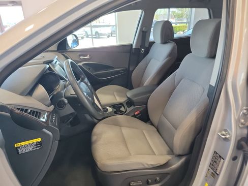 Used 2018 Hyundai Santa Fe SE w/ Cargo Package AWD/4WD image 10