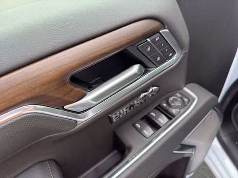 New 2026 Chevrolet Silverado 1500 High Country AWD/4WD image 12