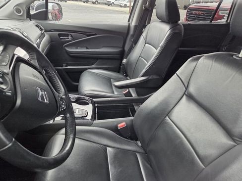 Used 2017 Honda Pilot Touring image 10