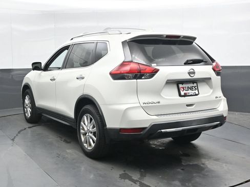 Used 2017 Nissan Rogue SV w/ SV Premium Package AWD/4WD image 8