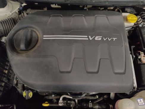 Used 2019 Jeep Cherokee Limited w/ Luxury Group FWD image 30