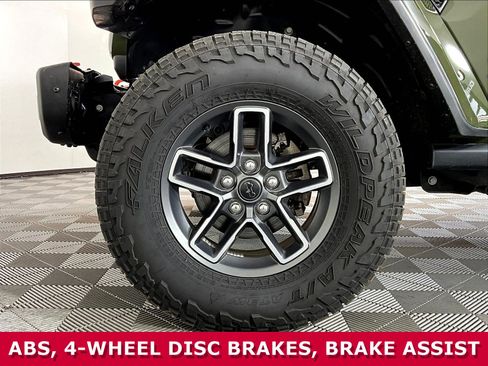 Used 2024 Jeep Gladiator Mojave AWD/4WD image 28