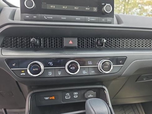 Used 2024 Honda CR-V EX image 17