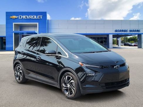 Used 2023 Chevrolet Bolt LT w/ Infotainment Package FWD image 1