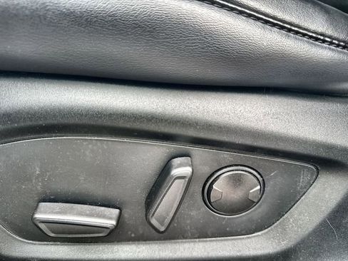 Used 2022 Ford Explorer XLT w/ Equipment Group 202A image 12