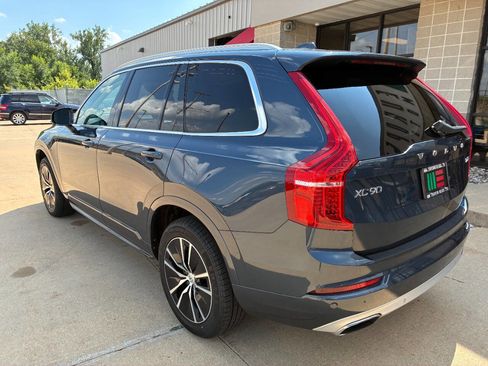 Used 2020 Volvo XC90 T6 Momentum image 3
