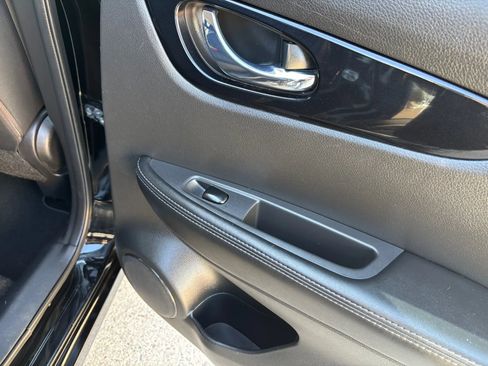 Used 2017 Nissan Rogue Sport SV image 29