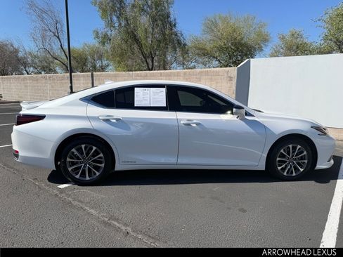 Used 2022 Lexus ES 300h w/ Accessory Package image 7