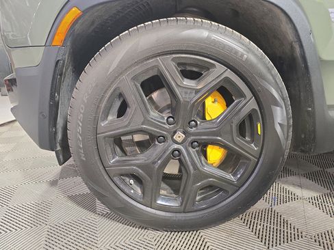 Used 2022 Rivian R1S Launch Edition image 9