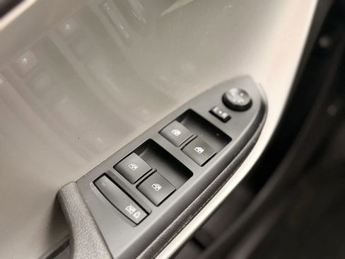 Used 2015 Chevrolet Volt Premium w/ Premium Trim Package FWD image 39