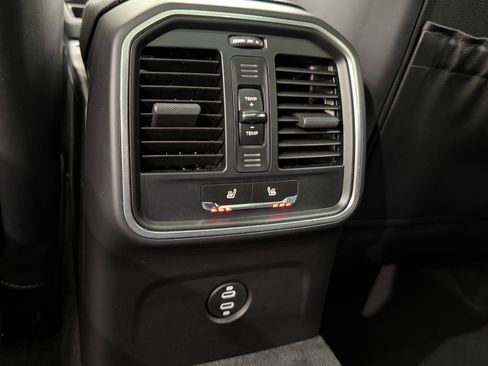 Certified 2024 Porsche Macan AWD/4WD image 21