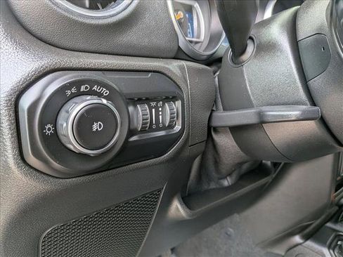 Used 2021 Jeep Wrangler Unlimited Sahara w/ Uconnect 4C Nav & Sound Group AWD/4WD image 16