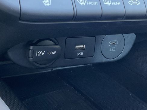 Used 2025 Hyundai Elantra Limited image 33