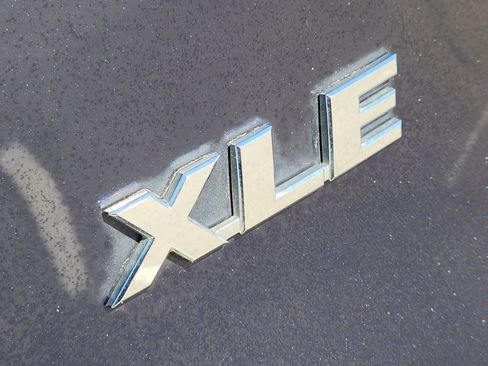 Used 2020 Toyota RAV4 XLE Premium image 12