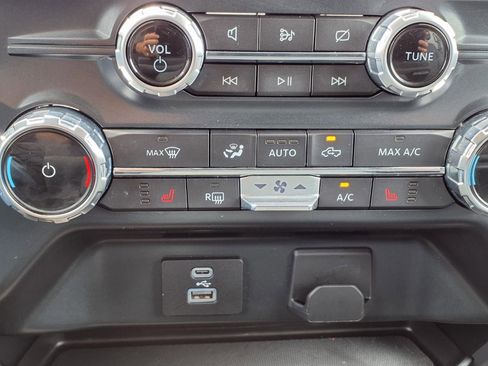 Used 2022 Ford F150 XLT w/ Equipment Group 302A High AWD/4WD image 15