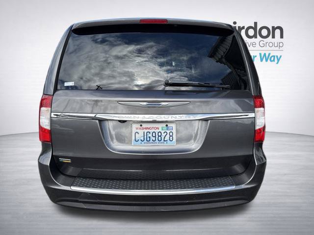 Used 2016 Chrysler Town & Country Touring FWD image 12