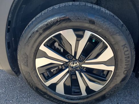 Used 2024 Volkswagen Atlas SE AWD/4WD image 11
