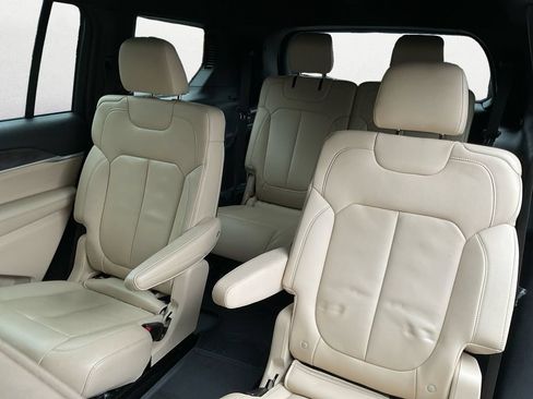 Used 2023 Jeep Grand Cherokee L Limited AWD/4WD image 9