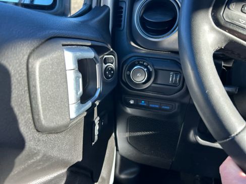 Used 2023 Jeep Wrangler Unlimited w/ Cold Weather Group image 17