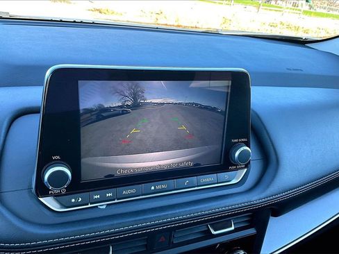 Used 2024 Nissan Rogue SV image 19