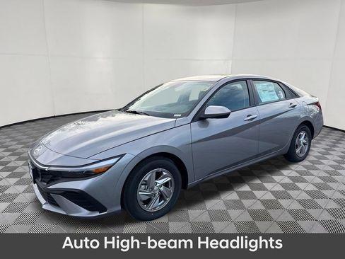 Used 2026 Hyundai Elantra SE w/ Cargo Package FWD image 2
