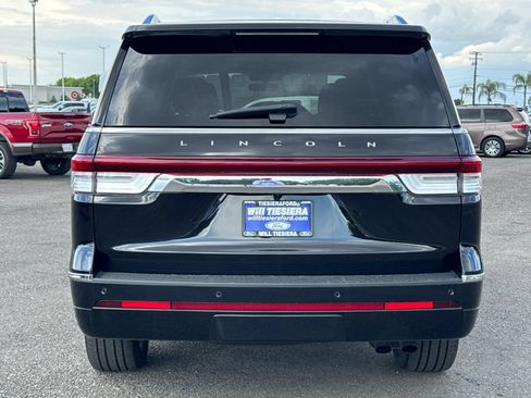 Used 2024 Lincoln Navigator Reserve AWD/4WD image 4