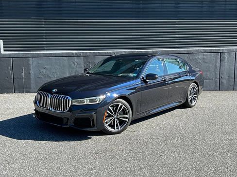 Used 2021 BMW 740i xDrive w/ M Sport Package AWD/4WD image 1