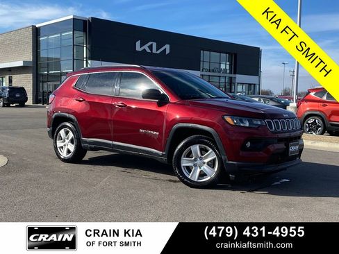 Used 2022 Jeep Compass Latitude image 1