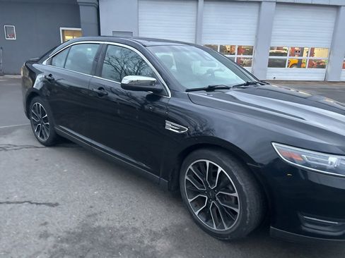 Used 2018 Ford Taurus Limited image 5