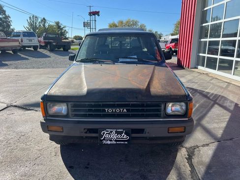 Used 1987 Toyota Pickup Deluxe image 3