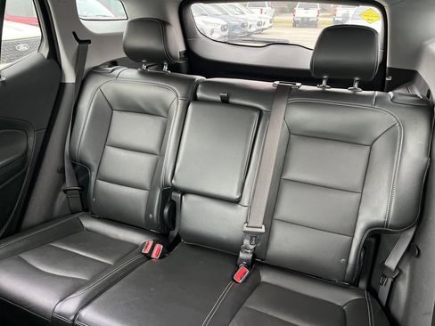 Used 2024 GMC Terrain SLT image 17