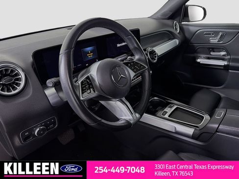 Used 2025 Mercedes-Benz GLB 250 w/ Exclusive Package image 10