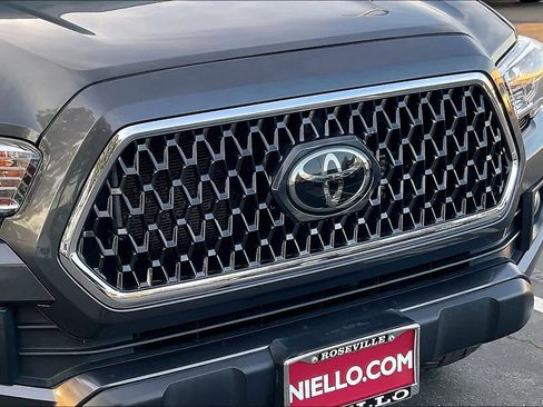 Used 2019 Toyota Tacoma TRD Off-Road image 31
