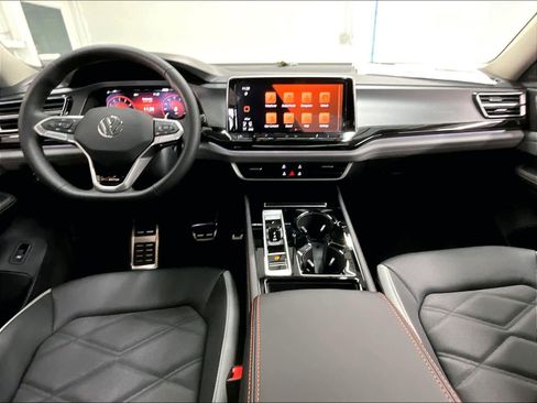 New 2026 Volkswagen Atlas Peak Edition image 7