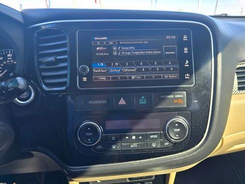 Used 2017 Mitsubishi Outlander SE FWD image 19