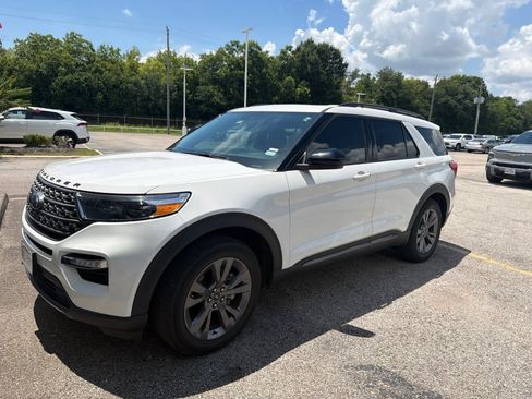 Used 2022 Ford Explorer XLT w/ Equipment Group 202A RWD image 1