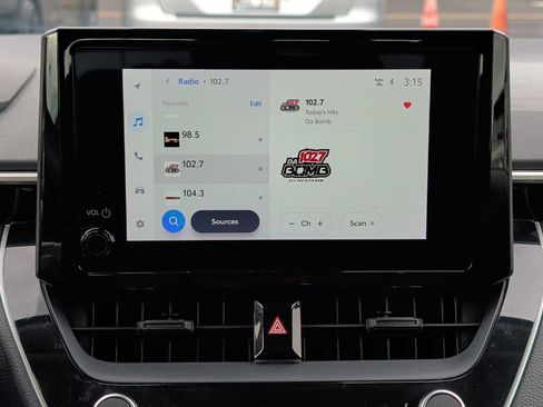 Used 2023 Toyota Corolla LE image 12