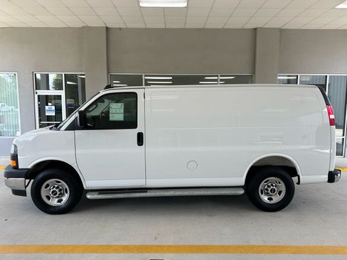 Used 2025 GMC Savana 2500 w/ Driver Convenience Package RWD image 4
