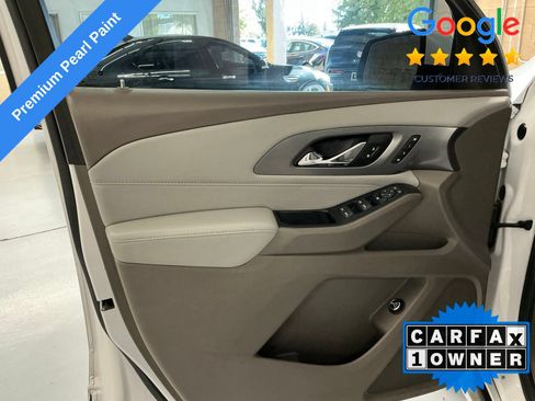 Used 2021 Chevrolet Traverse Premier FWD image 18