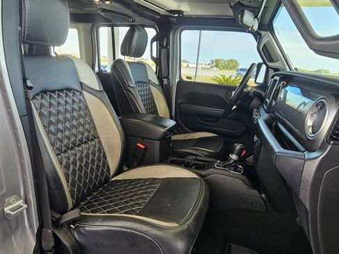 Used 2019 Jeep Wrangler Unlimited Sahara image 22