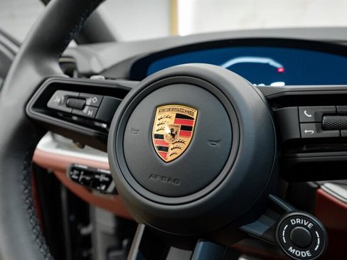 Used 2025 Porsche Cayenne S image 6