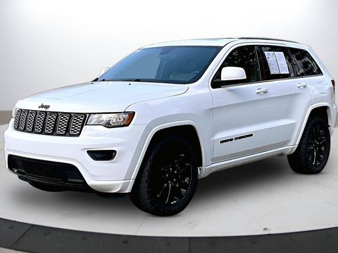 Used 2019 Jeep Grand Cherokee Altitude image 4