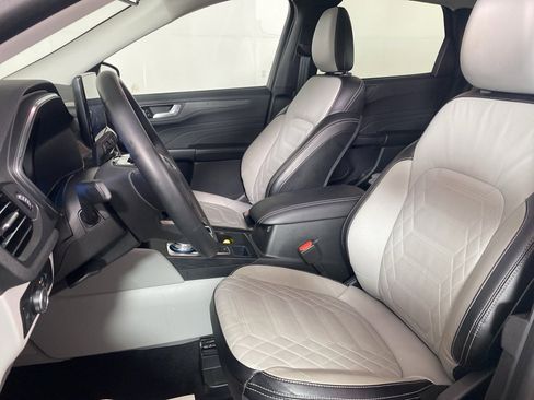 Used 2023 Ford Escape Platinum w/ Premium Technology Package image 18