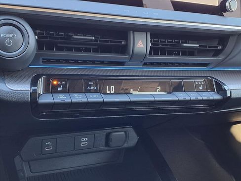 Certified 2025 Toyota Prius LE image 18