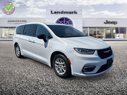 Used 2024 Chrysler Pacifica Touring-L