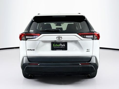 Used 2021 Toyota RAV4 LE AWD/4WD image 7