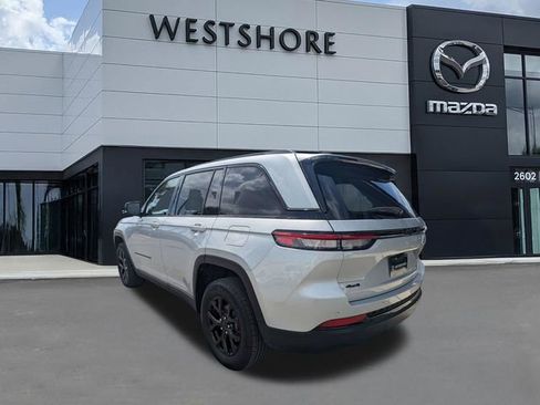 Used 2025 Jeep Grand Cherokee Altitude AWD/4WD image 4