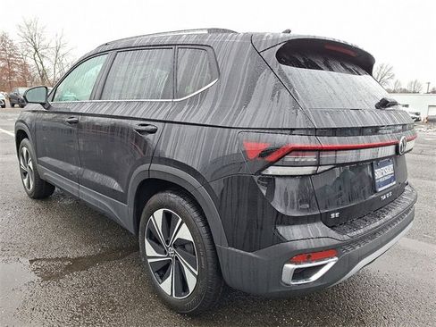 New 2026 Volkswagen Taos SE image 3